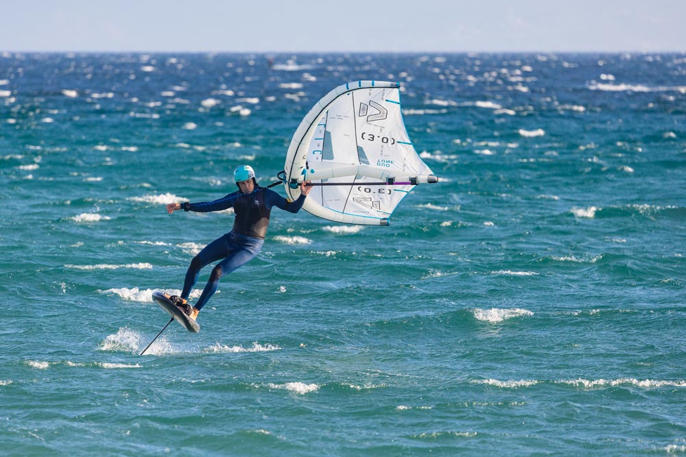 Clean wingfoil riding
