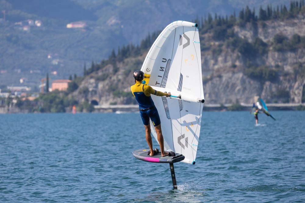 Controlled wingfoil flight